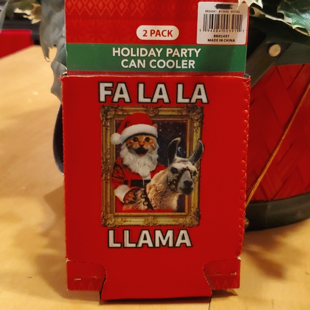 NWT 💙❤️ HOLIDAY THEMED can cooler coozies  🎅 💙 ❤️ 😻 - 5" height